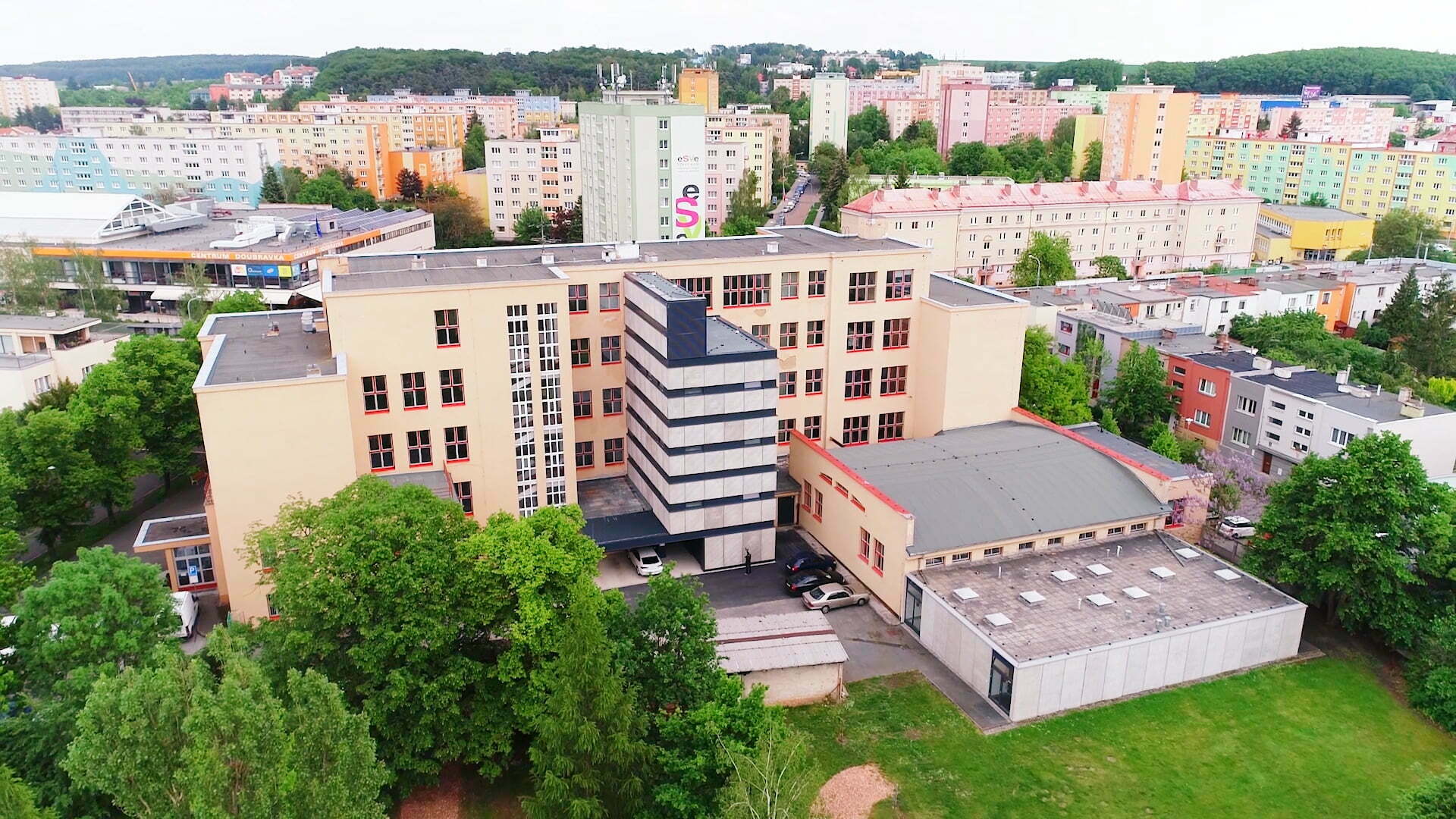 Gymnázium Luďka Pika – přístavba výtahu Plzeň