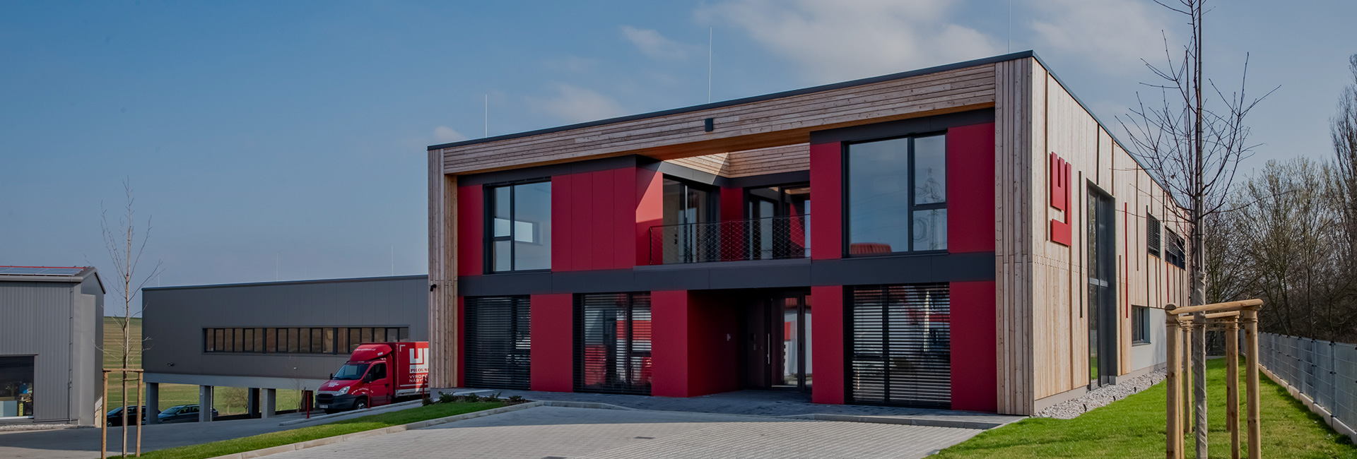 Administrativní budova s výrobně montážní halou Dýšina