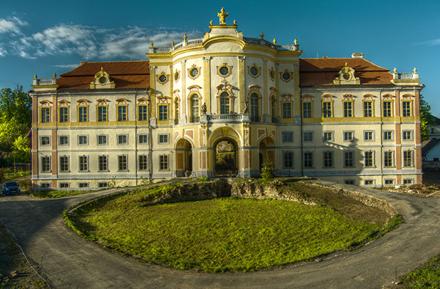 Zámek Týnec, národní kulturní památka Týnec